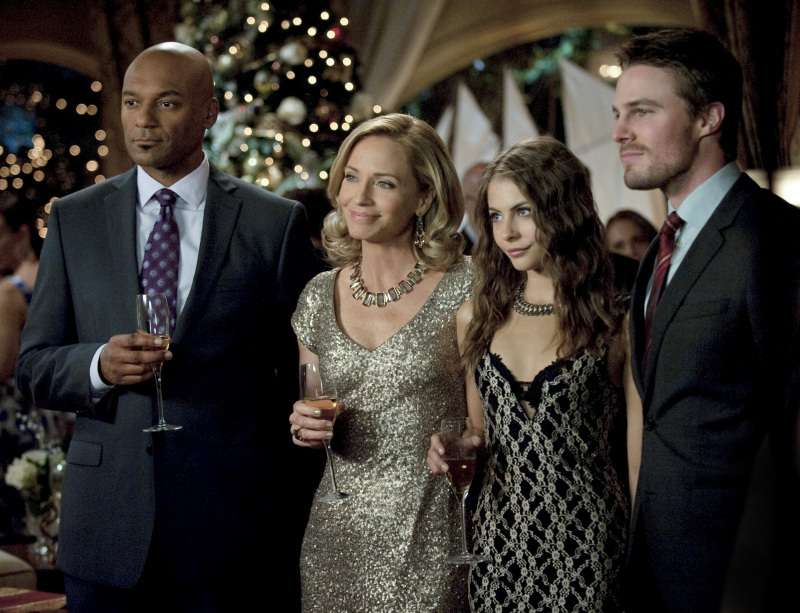 Arrow-Years-End-Queen-Family-Photo